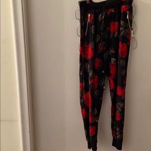 INDERO VERY PRETTY FLORAL JOGGERS.
